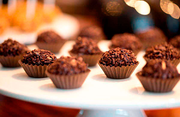 Beijinhos e brigadeiros com Azeites da Espanha