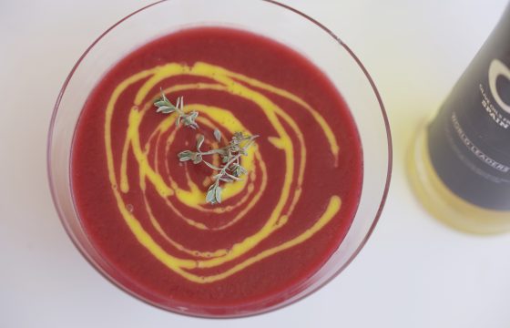 Gazpacho de beterraba com vinagrete de manga