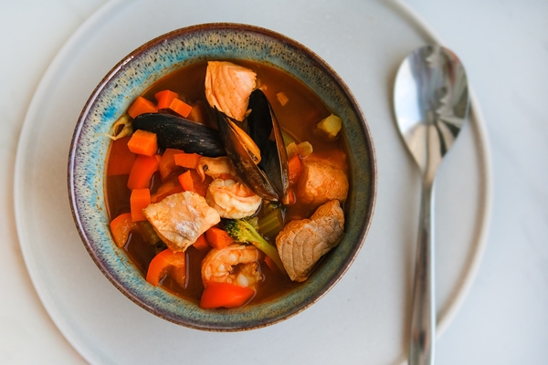 Sopa de peixe e frutos do mar